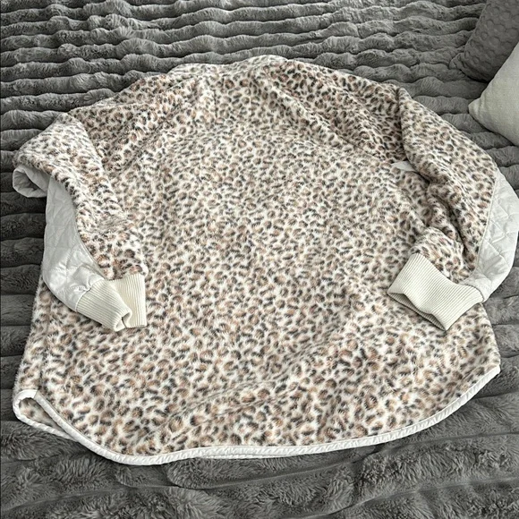 Abercrombie & Fitch Animal Print Fleece pull over - Picture 5 of 5